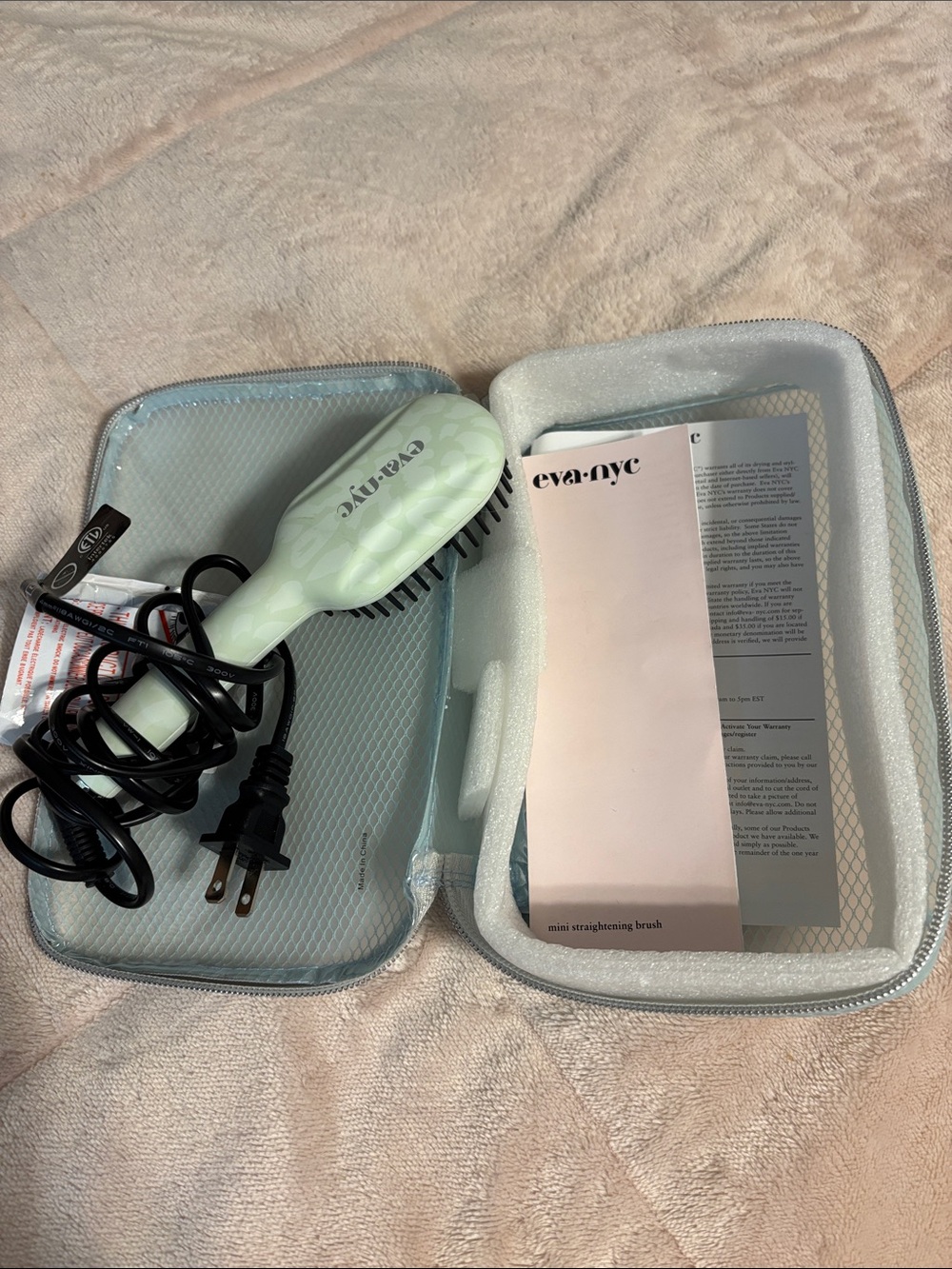 Eva-Nye Mini Thermal Straightening Brush.